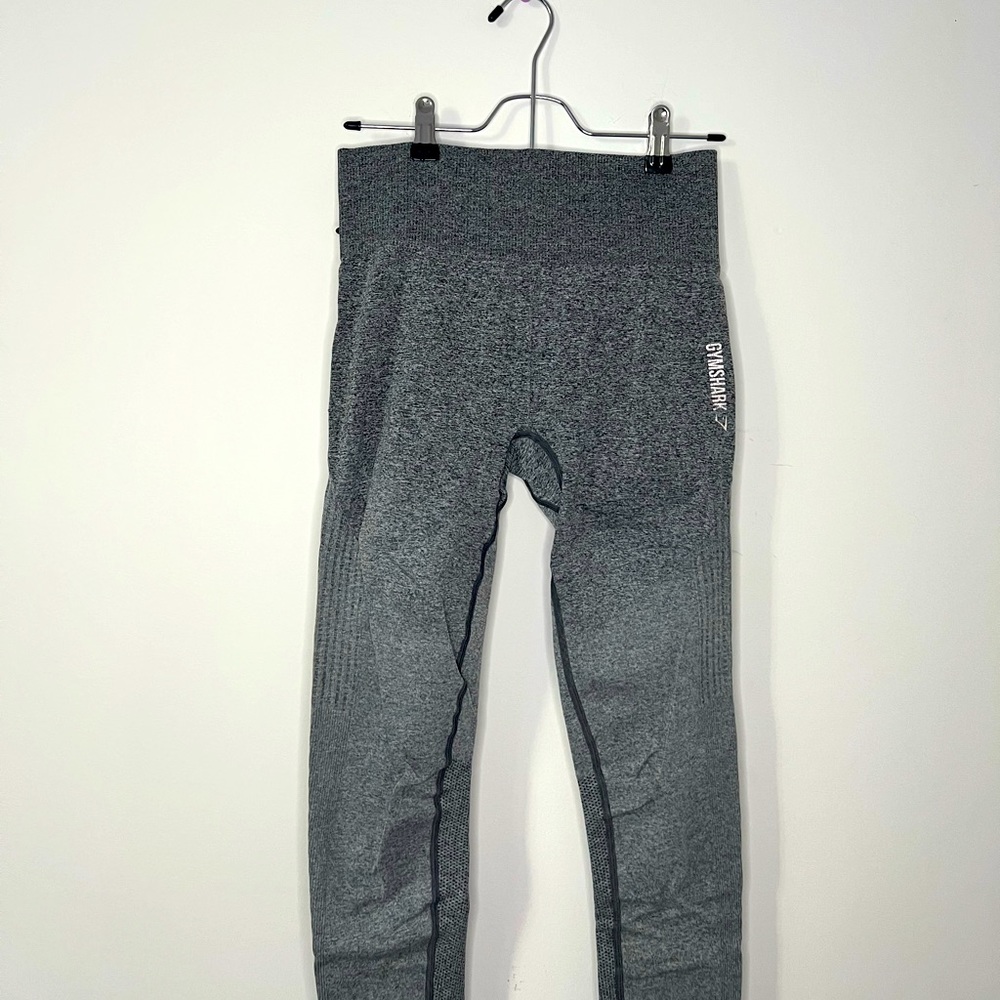 GYMSHARK ombré gray leggings